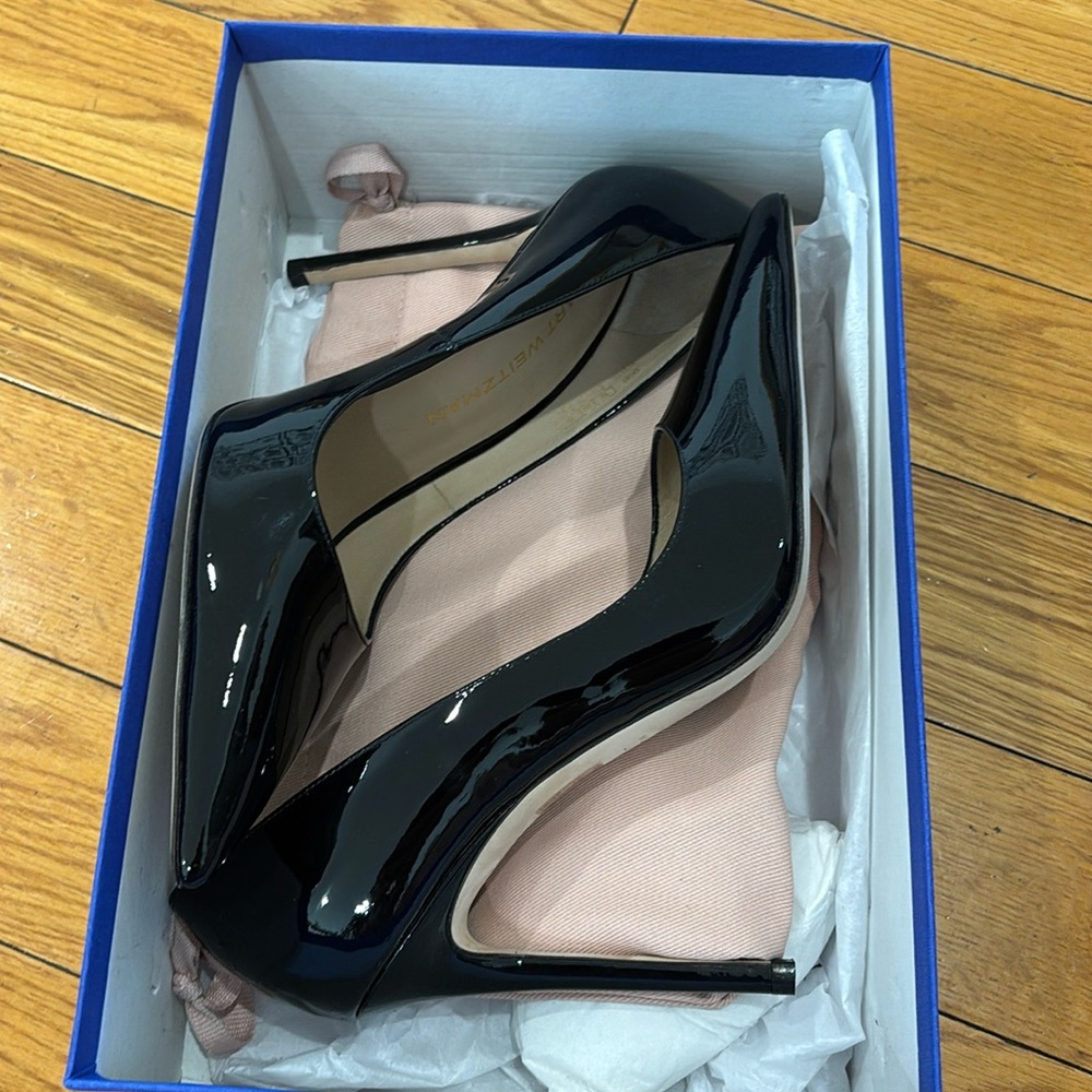 Stuart Weitzman Stuart 110 Pump in Patent Black, Size: 8.5 - Picture 6 of 13